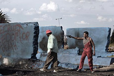 State of Violence tells the story of Bobedi, a member of South Africa’s new black business elite. On a night he and his wife Joy are celebrating his latest job promotion, an intruder murders Joy in a seemingly random act of violence. Frustrated by the slow pace of the police investigation, Bobedi tries to take [...]